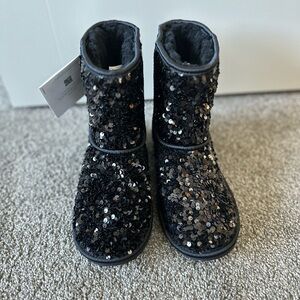 UGG Classic Short Sequin Boot / Woman’s Size US6 / NWT